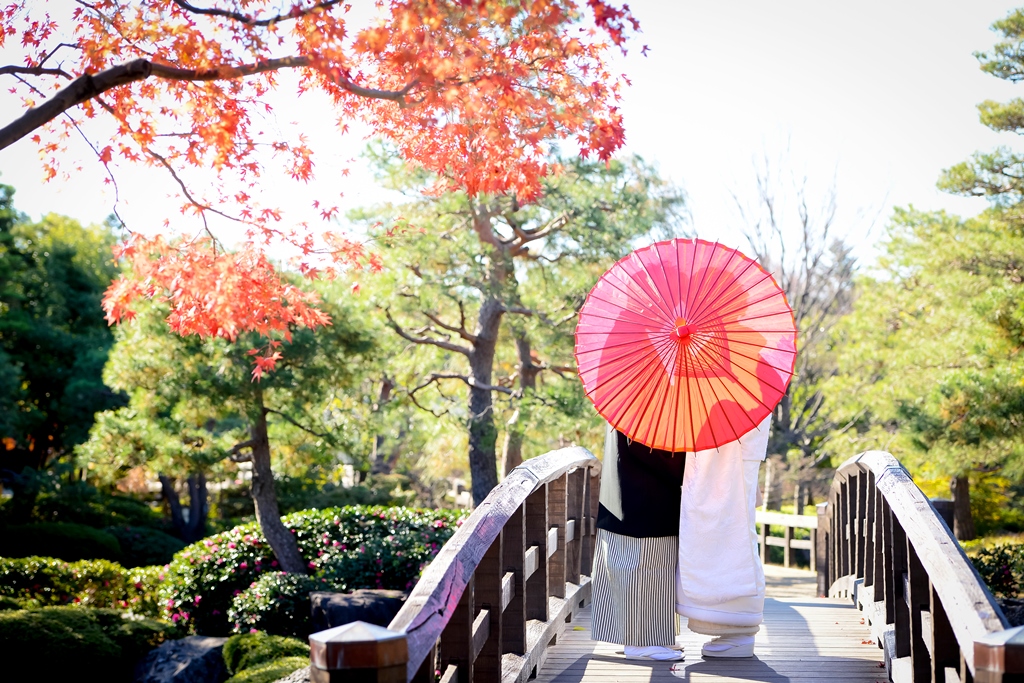 緑と紅葉の景色がキレイな徳川園の前撮り風景