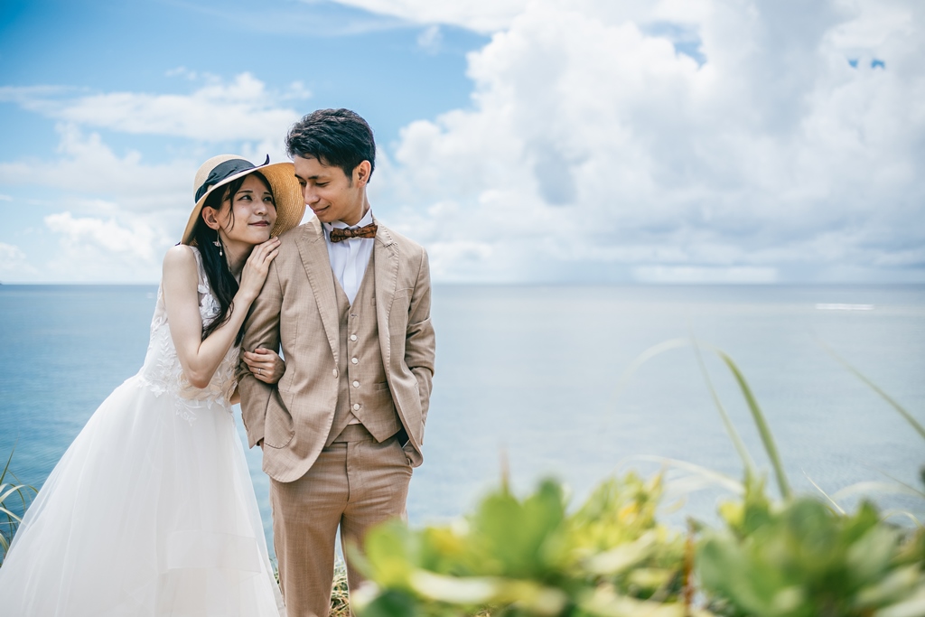 海と空と新郎新婦