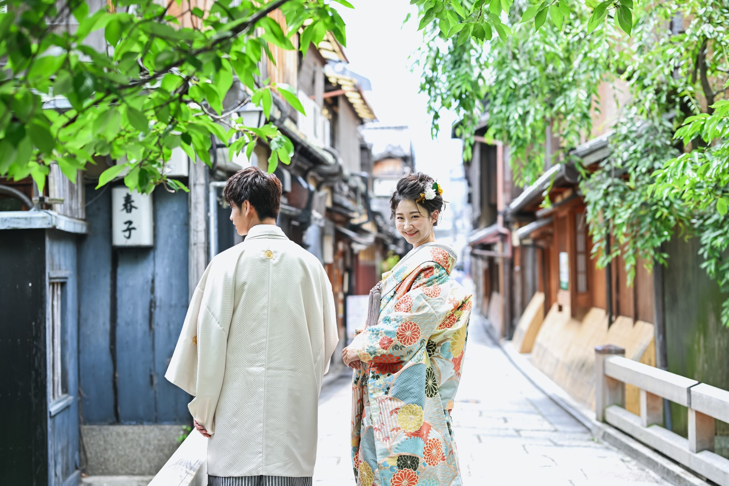 和装を着た花嫁の写真PC