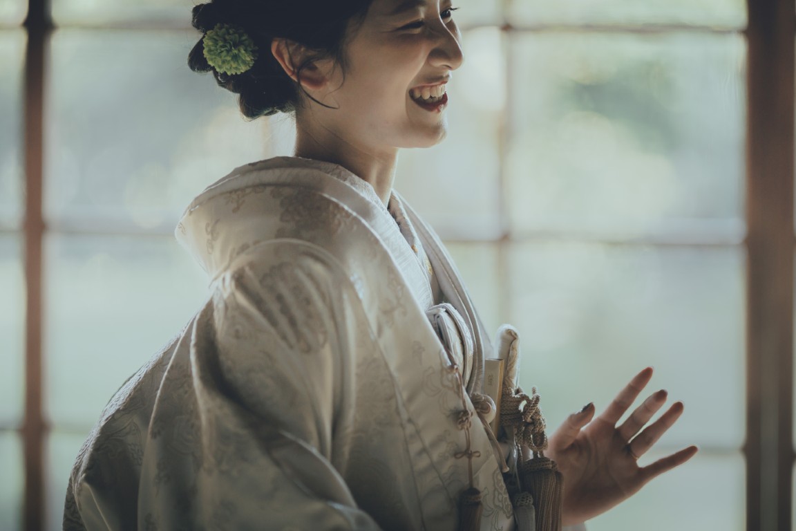 笑顔で撮ったソロウェディング花嫁