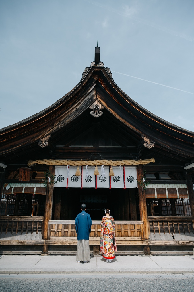 国府宮神社(尾張大国霊神社)の荘厳な拝殿全景