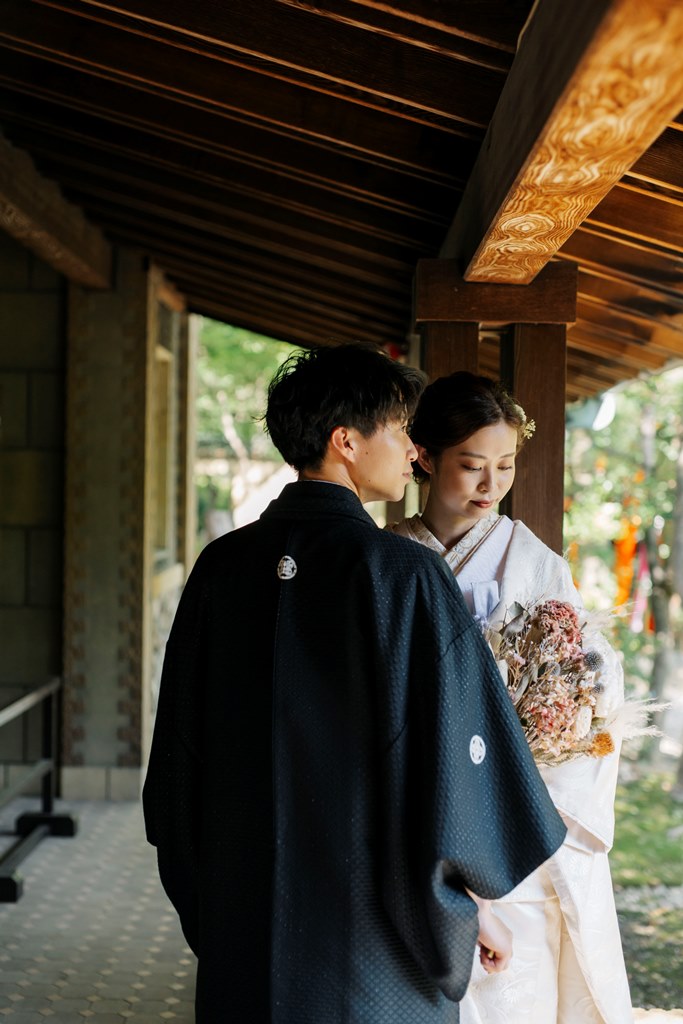 揚輝荘の伴華楼・三賞亭を背景にした和装前撮り