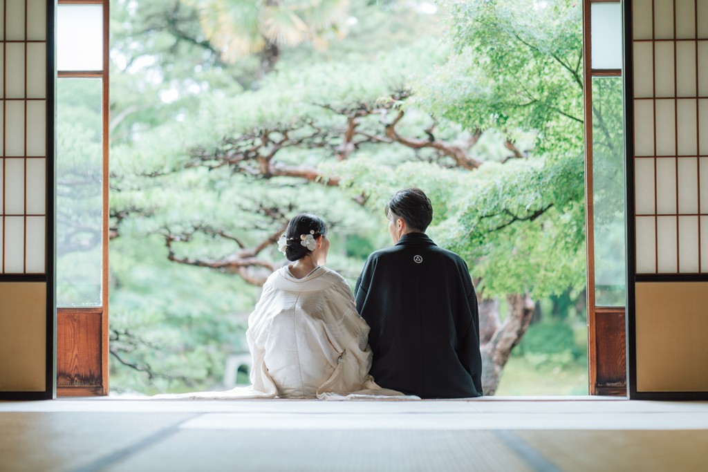 フォトウェディングのアルバムと六華苑で撮影した写真のイメージ