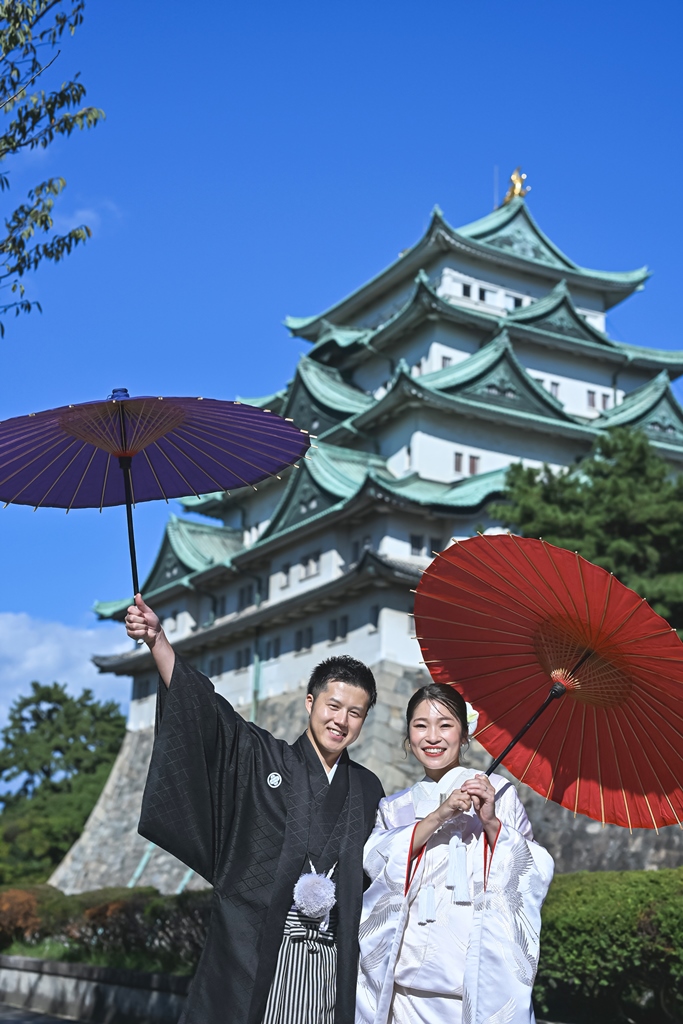 名古屋城の重厚な石垣を間近に背景にした和装前撮り写真