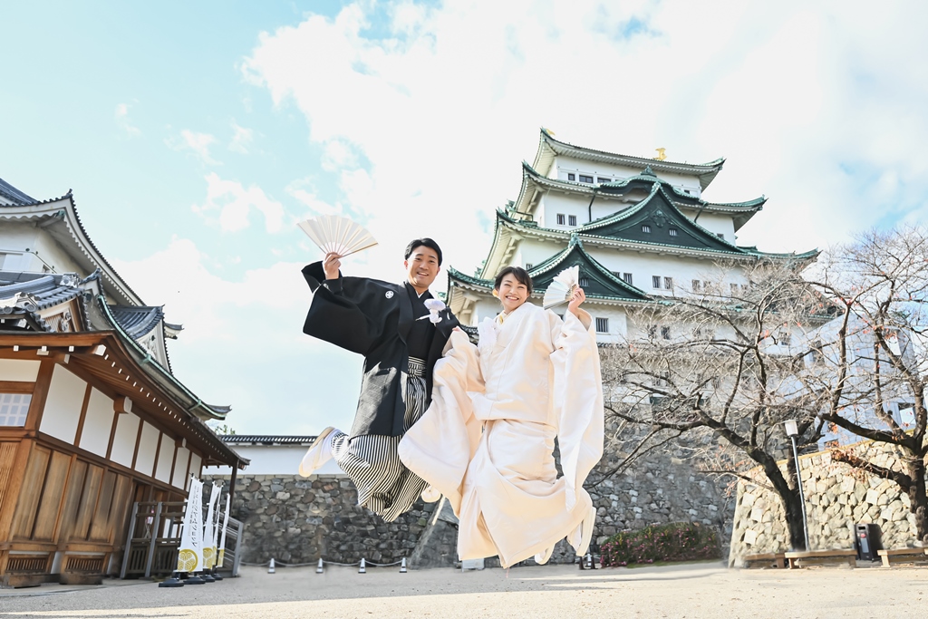 名古屋城内の美しい景観を背景にした和装ショット