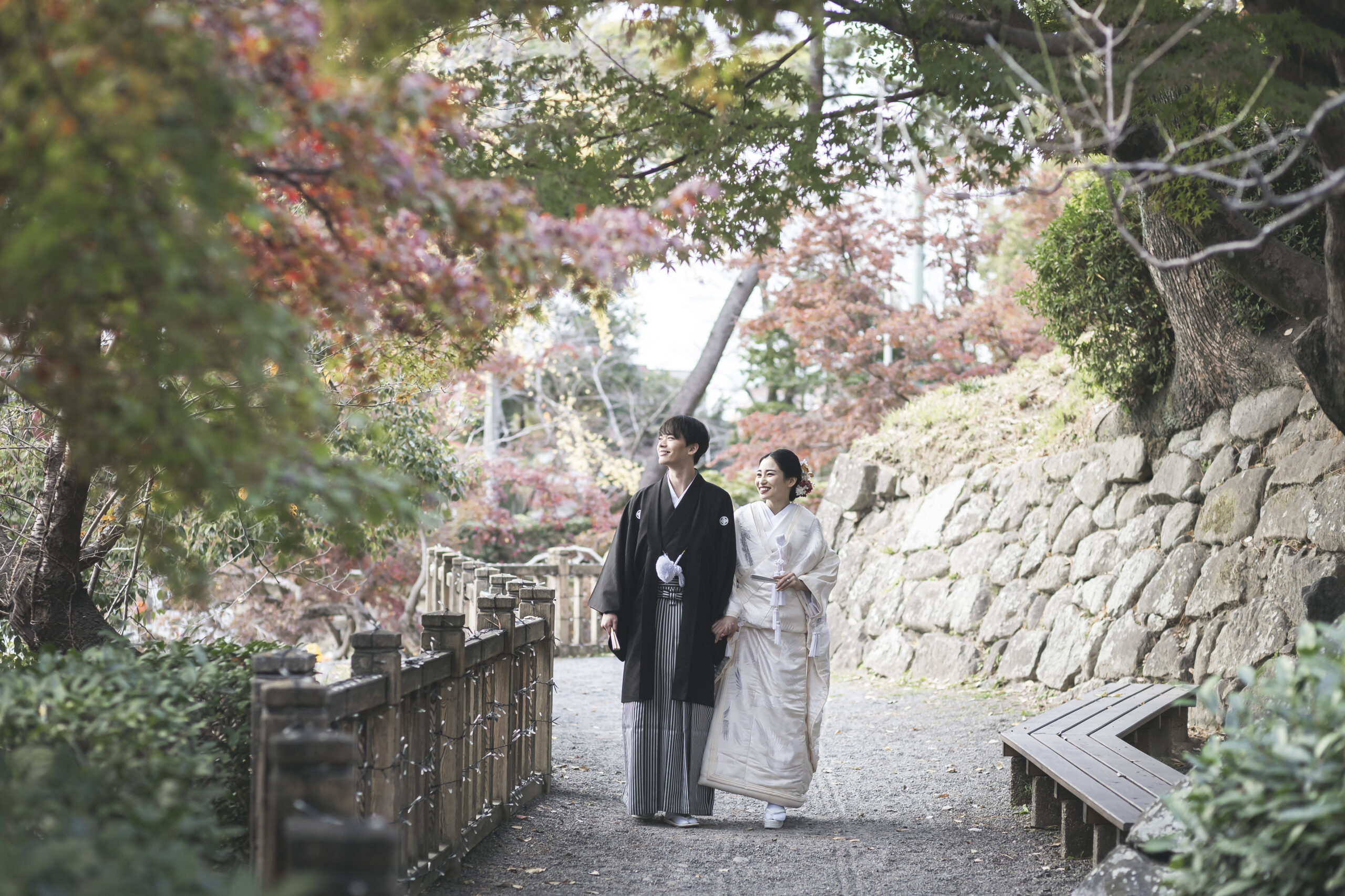 岡崎城の石垣を背景にした和装前撮り写真