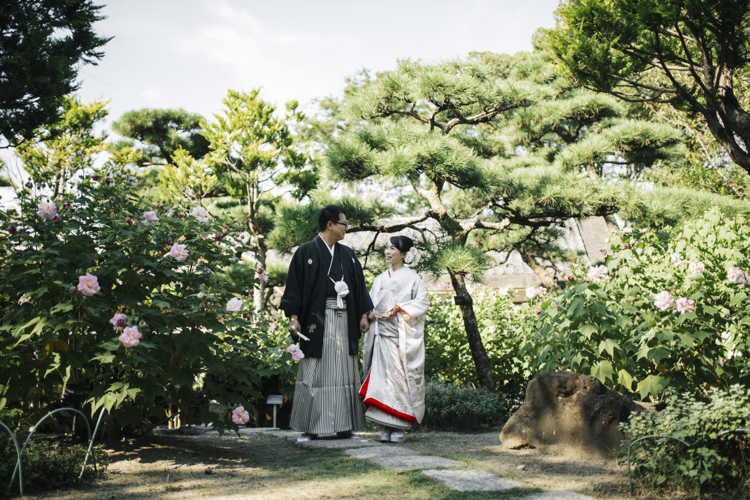 鶴舞公園の茶席・鶴々亭を背景にした和装前撮り写真