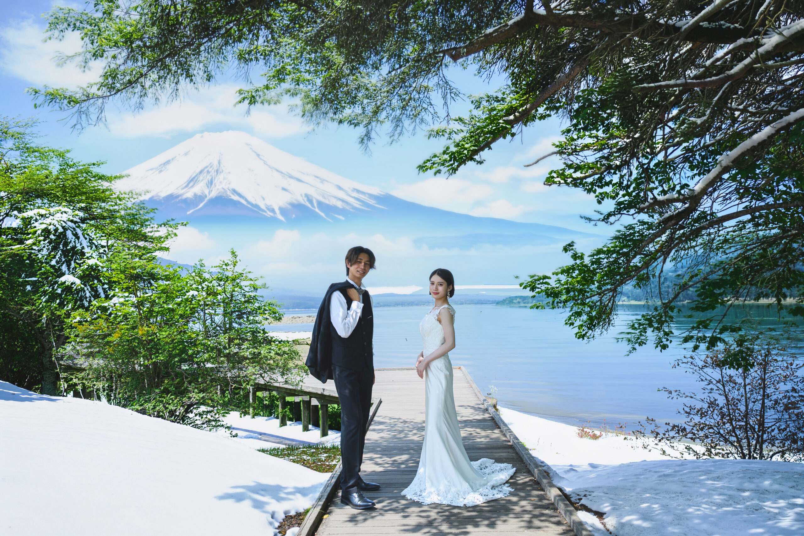 山中湖と富士山を背景にした前撮り写真