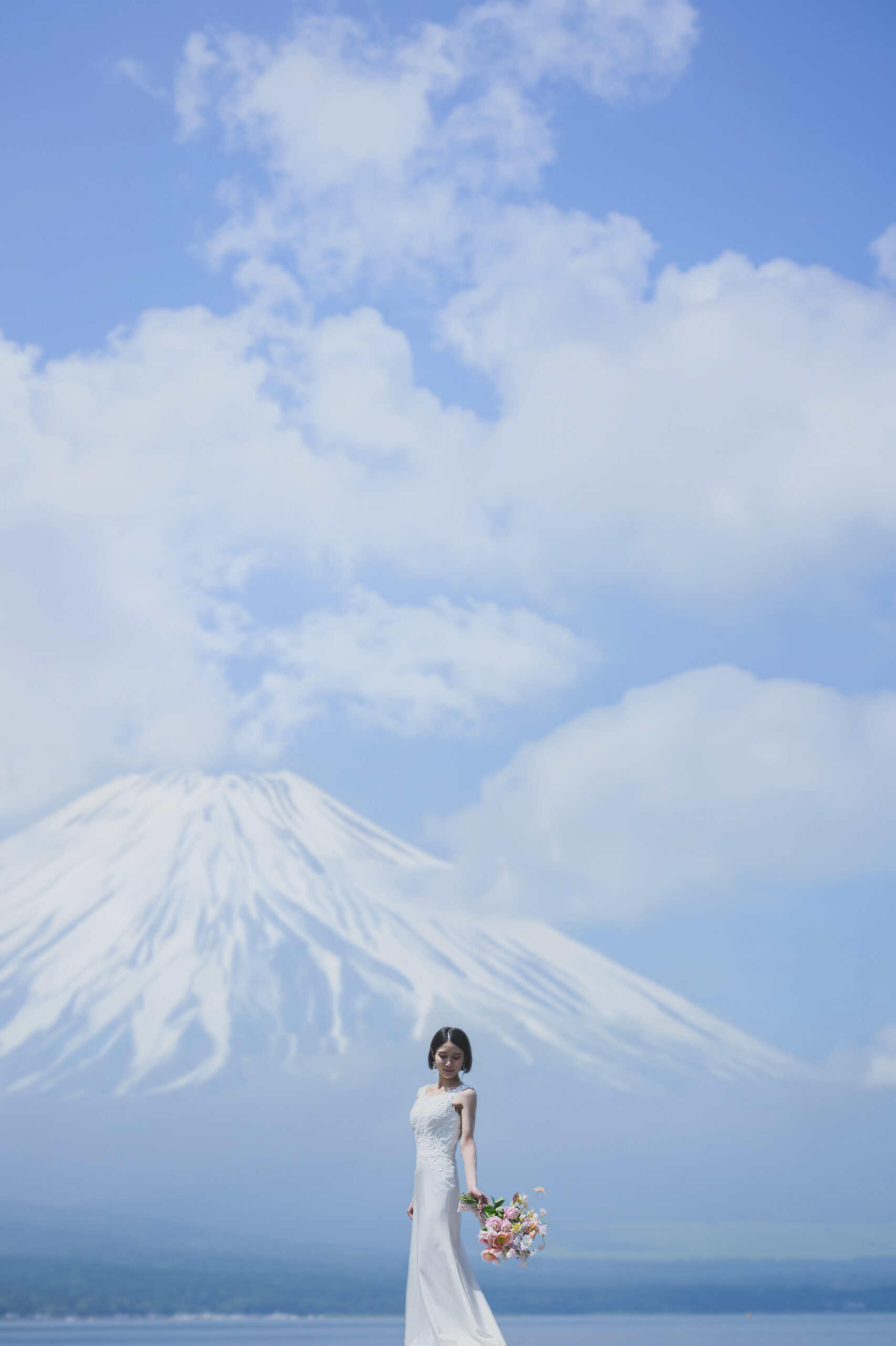 花畑と富士山を背景にした前撮り写真