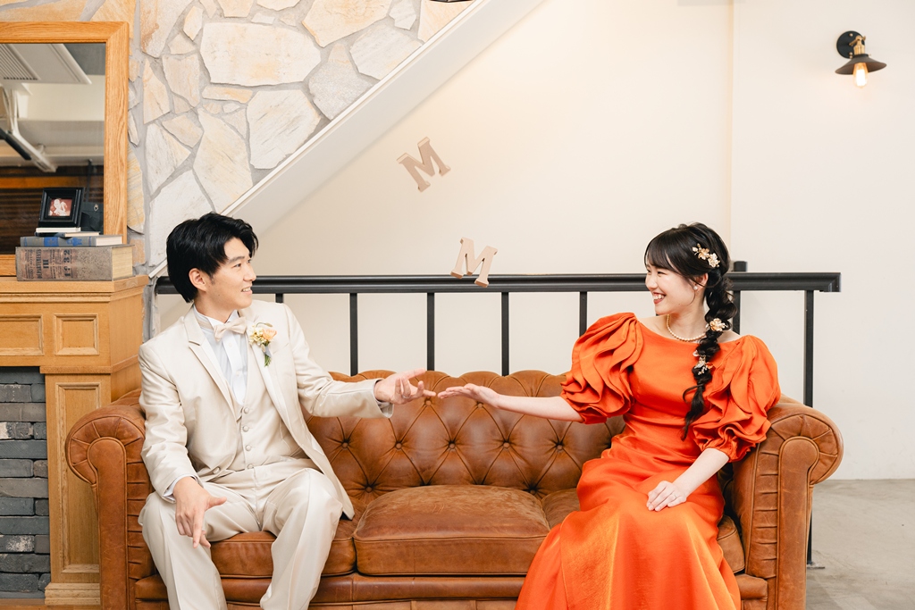 トップをふんわりまとめた玉ねぎヘアの編みおろしスタイル
