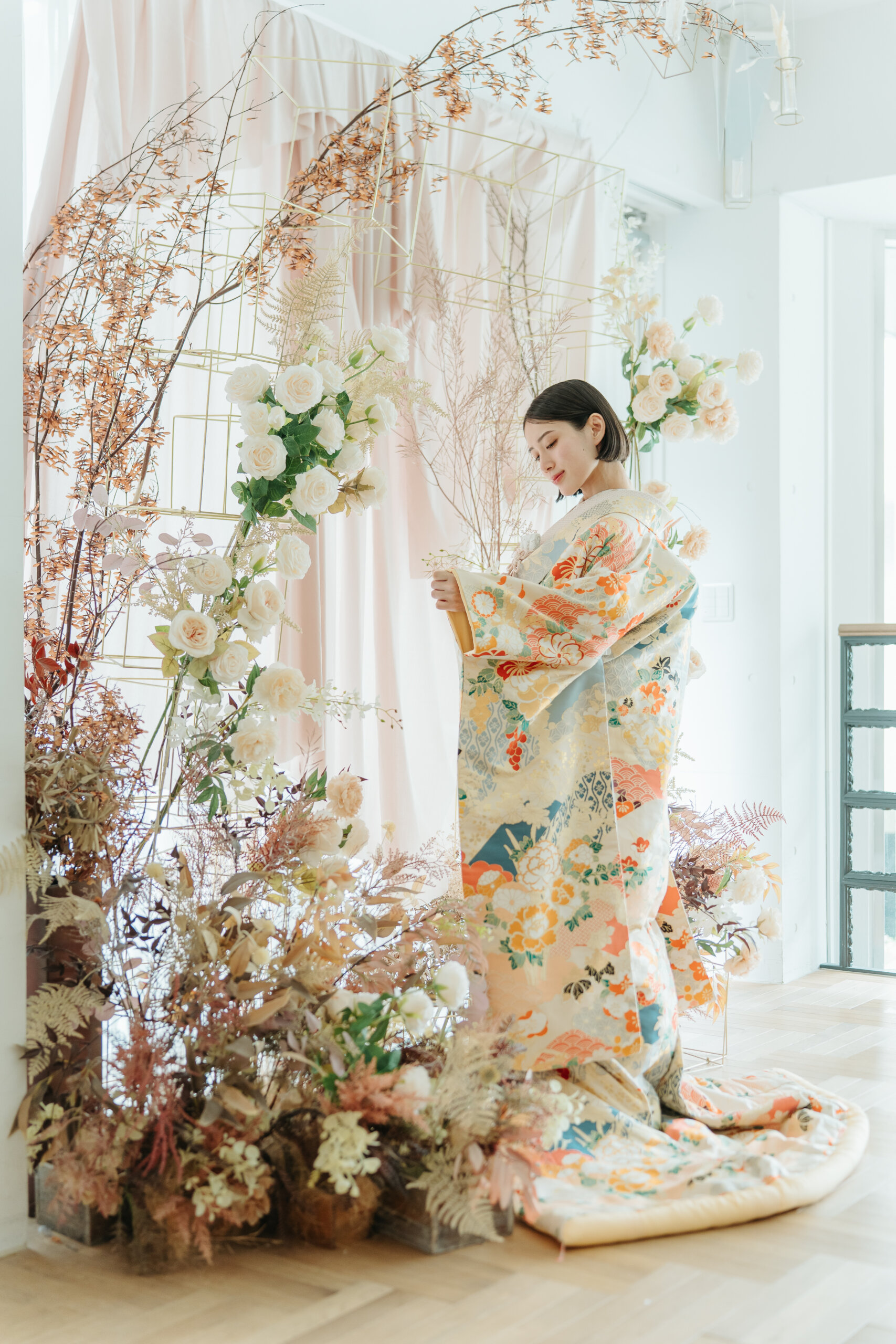 美容準備を終えて笑顔を見せるプレ花嫁