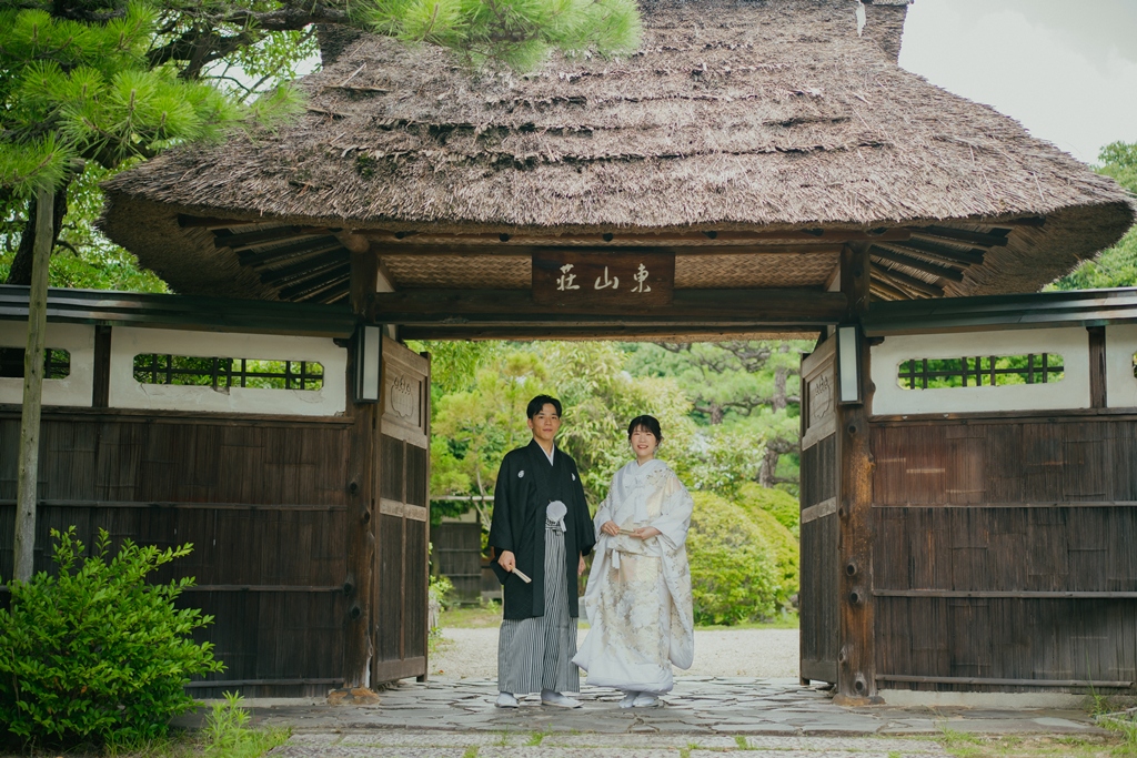 東山荘で和装撮影をする花嫁の様子