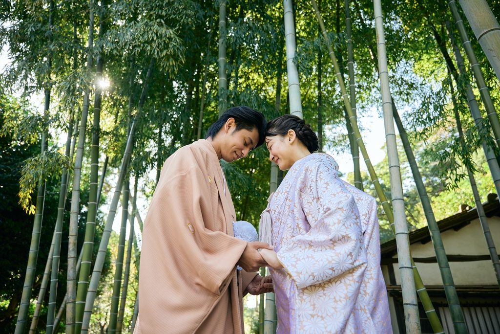 新郎新婦とエルメスの外観、前撮り撮影のワンカット