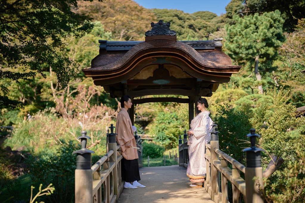和装が映える橋での一枚｜THE SKY WEDDING 名古屋