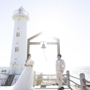 新郎新婦の前撮り撮影より きらめく水面が美しい。内海で叶える憧れの前撮り
