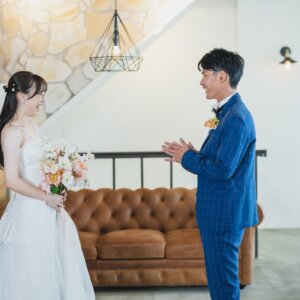 アンティーク空間×ウェディングドレス｜大人花嫁のスタジオフォト の結婚写真・前撮りカット