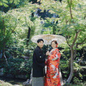 揚輝荘ならではの雰囲気を活かした結婚写真