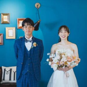 アンティーク空間×ウェディングドレス｜大人花嫁のスタジオフォト の結婚写真・前撮りカット