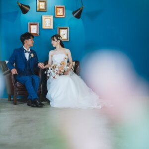 アンティーク空間×ウェディングドレス｜大人花嫁のスタジオフォト の結婚写真・前撮りカット