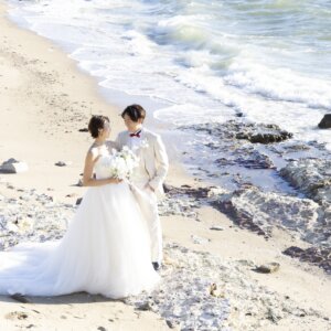 きらめく水面が美しい。内海で叶える憧れの前撮り の結婚写真・前撮りカット