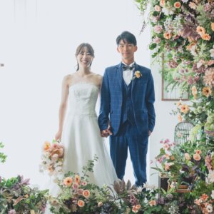 新郎新婦の前撮り撮影より アンティーク空間×ウェディングドレス｜大人花嫁のスタジオフォト