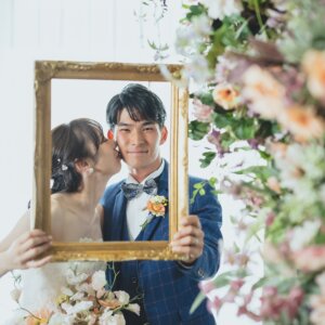 アンティーク空間×ウェディングドレス｜大人花嫁のスタジオフォト の結婚写真・前撮りカット