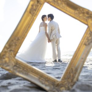 きらめく水面が美しい。内海で叶える憧れの前撮り の結婚写真・前撮りカット