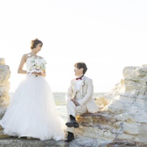 新郎新婦の前撮り撮影より きらめく水面が美しい。内海で叶える憧れの前撮り
