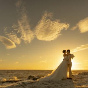 きらめく水面が美しい。内海で叶える憧れの前撮り の結婚写真・前撮りカット