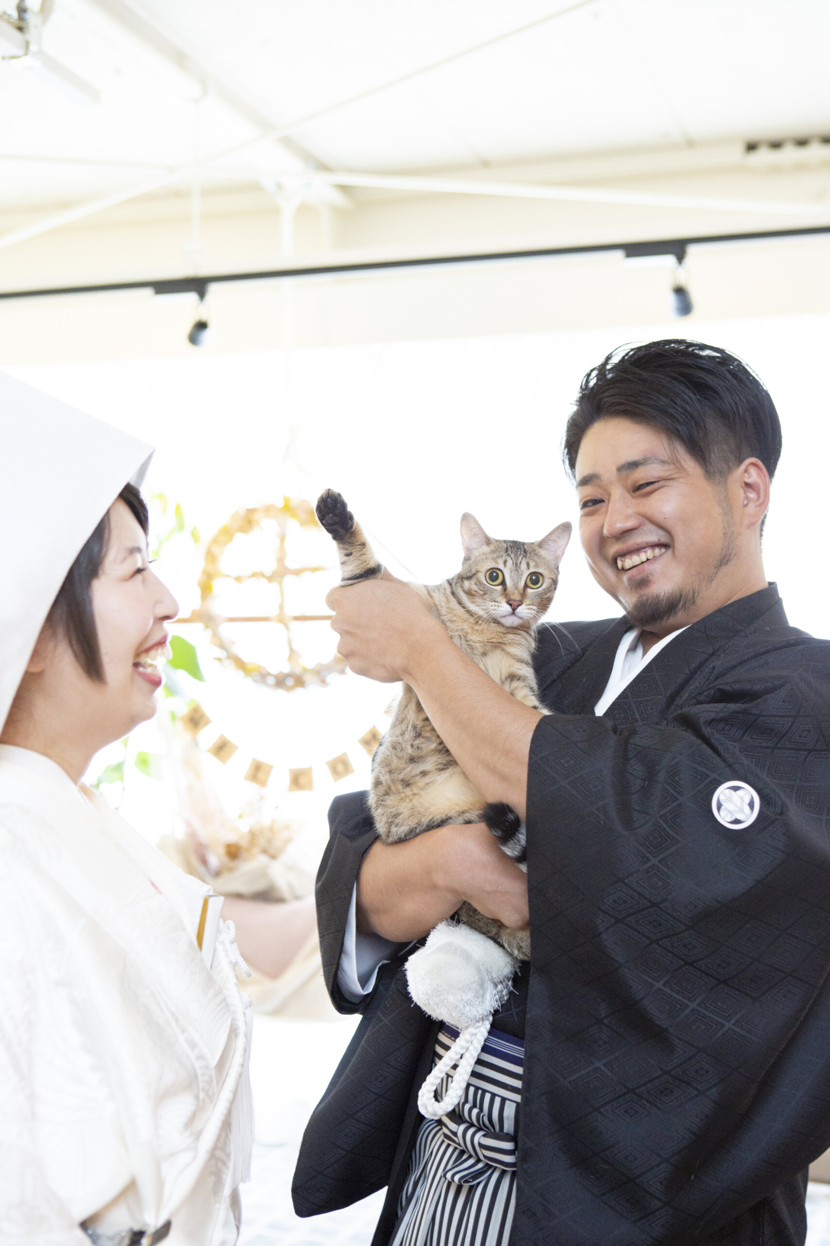 愛犬を中心に家族みんなで笑顔の集合写真